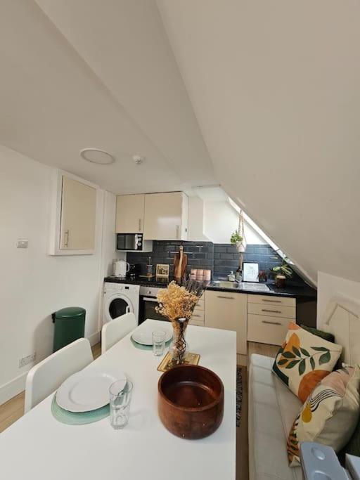 West Kensington Bright Flat Appartement Londen Buitenkant foto