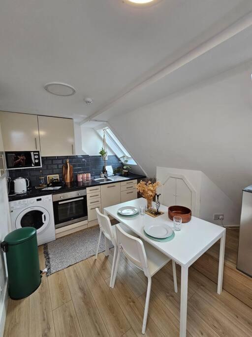 West Kensington Bright Flat Appartement Londen Buitenkant foto